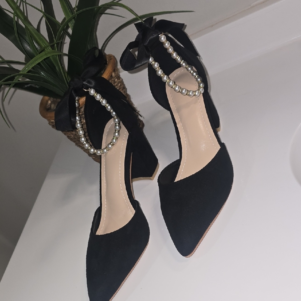 Elegant Black Pearl-Embellished Block Heel Pumps